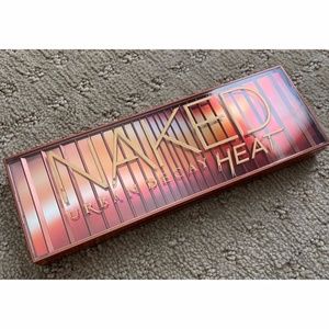 Urban Decay Naked Heat Eyeshadow palette